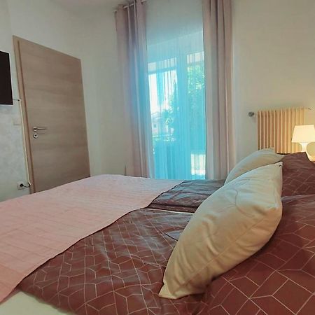Apartments Lidija 乌马格 外观 照片