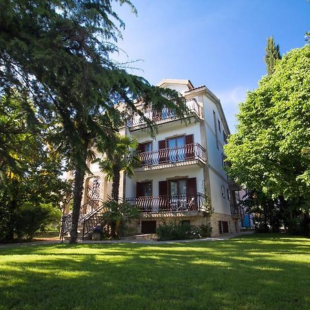 Apartments Lidija 乌马格 外观 照片