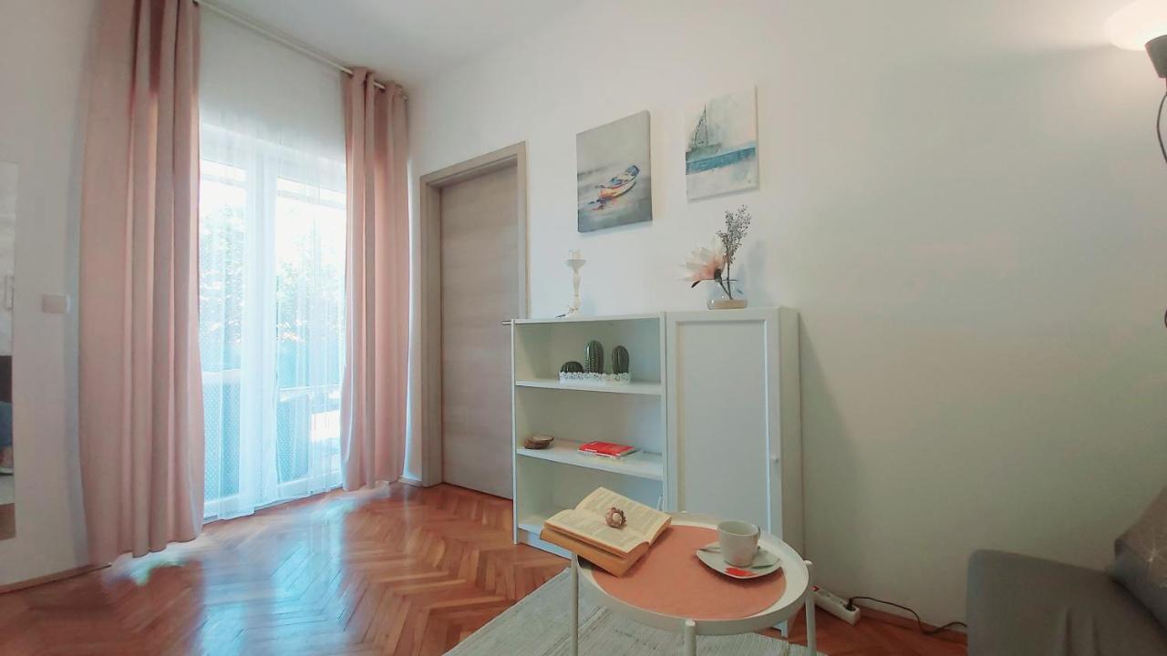 Apartments Lidija 乌马格 外观 照片
