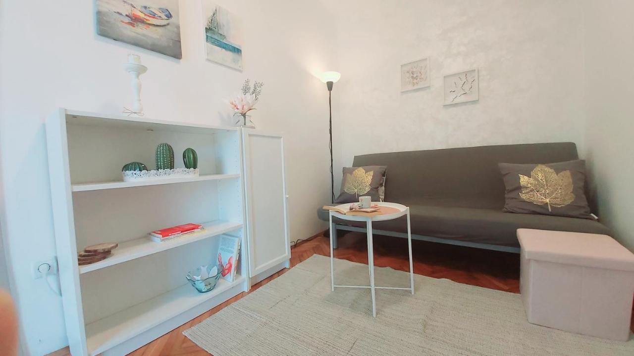 Apartments Lidija 乌马格 外观 照片