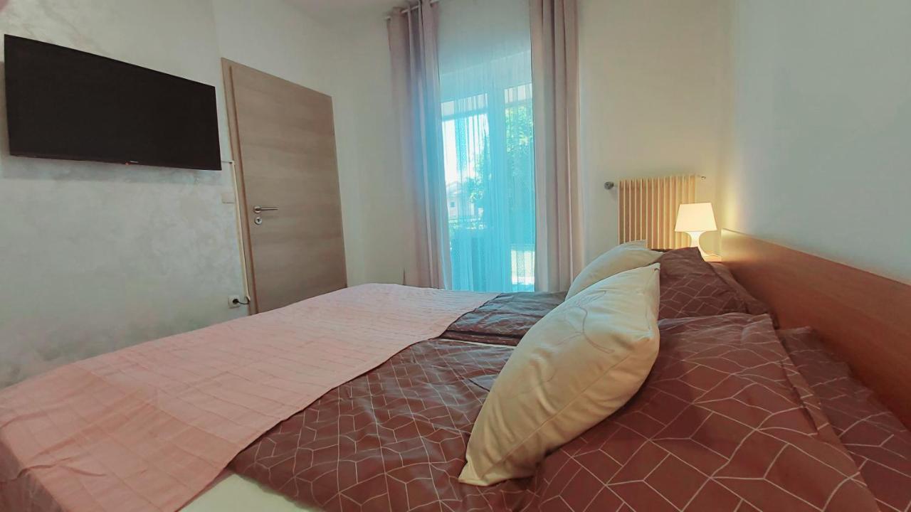 Apartments Lidija 乌马格 外观 照片