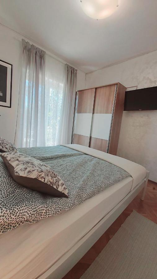 Apartments Lidija 乌马格 外观 照片