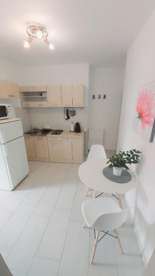 Apartments Lidija 乌马格 外观 照片