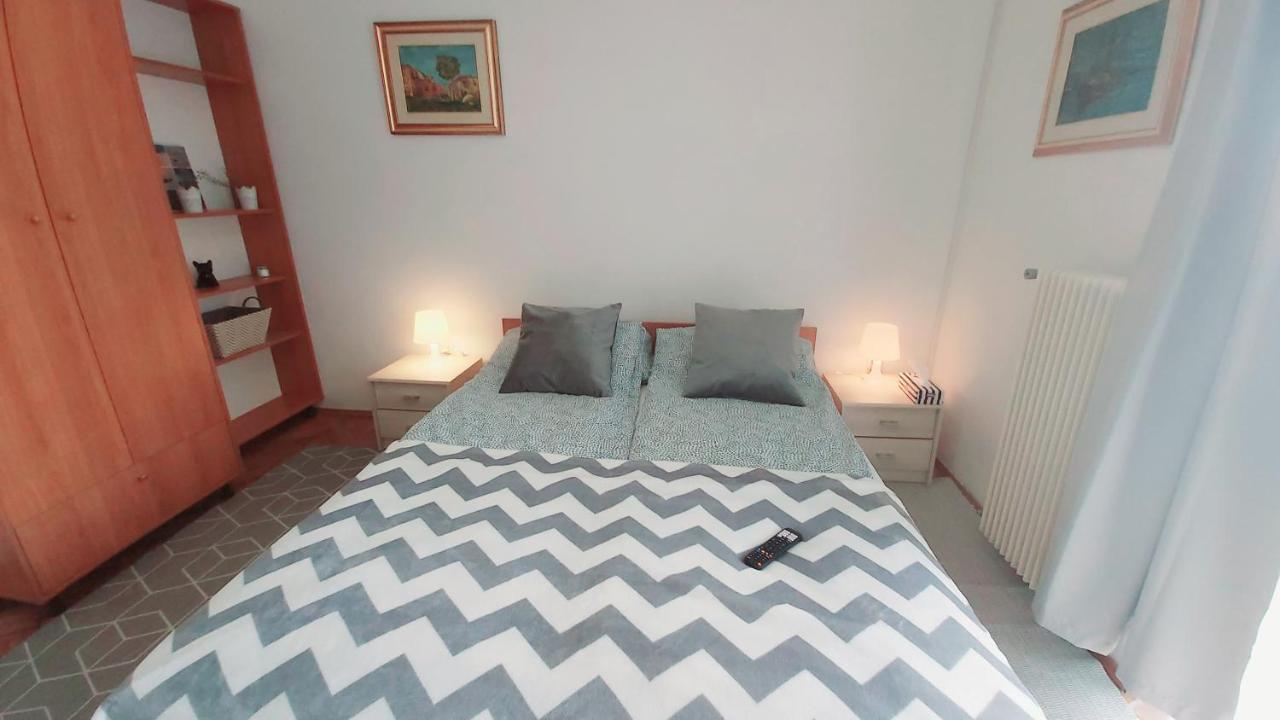 Apartments Lidija 乌马格 外观 照片