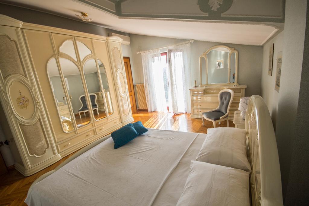 Apartments Lidija 乌马格 外观 照片