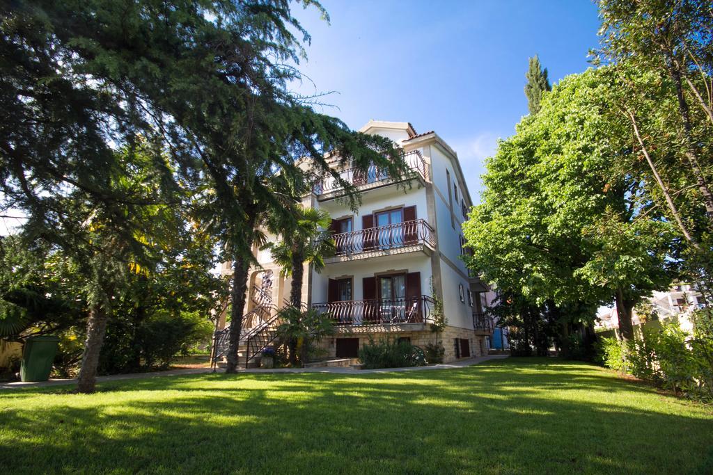 Apartments Lidija 乌马格 外观 照片
